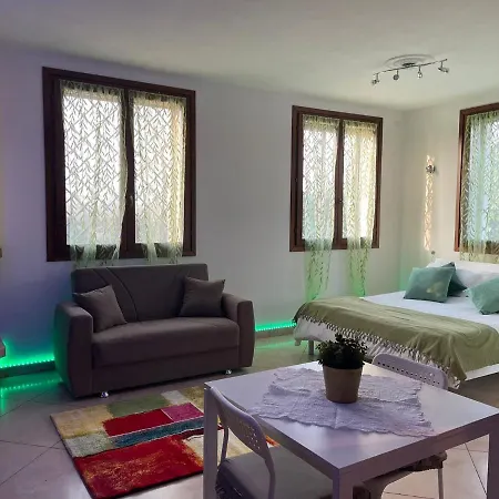 فندق مبيت وإفطار Malamu Eventi 4*